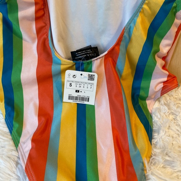 Hotness Colorful stripped one piece swimsuit🥰 - Picture 5 of 10